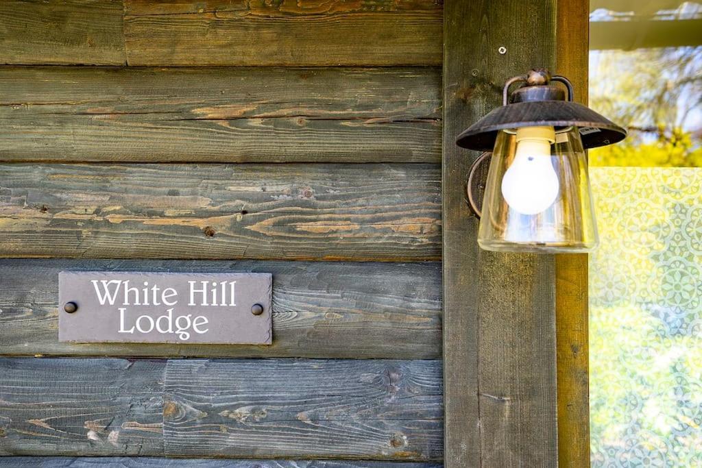 White Hill Lodge - Rustic Cabin Set In A Stunning Meadow Sevenoaks Εξωτερικό φωτογραφία