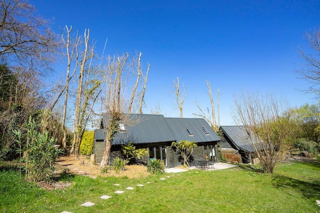 White Hill Lodge - Rustic Cabin Set In A Stunning Meadow Sevenoaks Εξωτερικό φωτογραφία